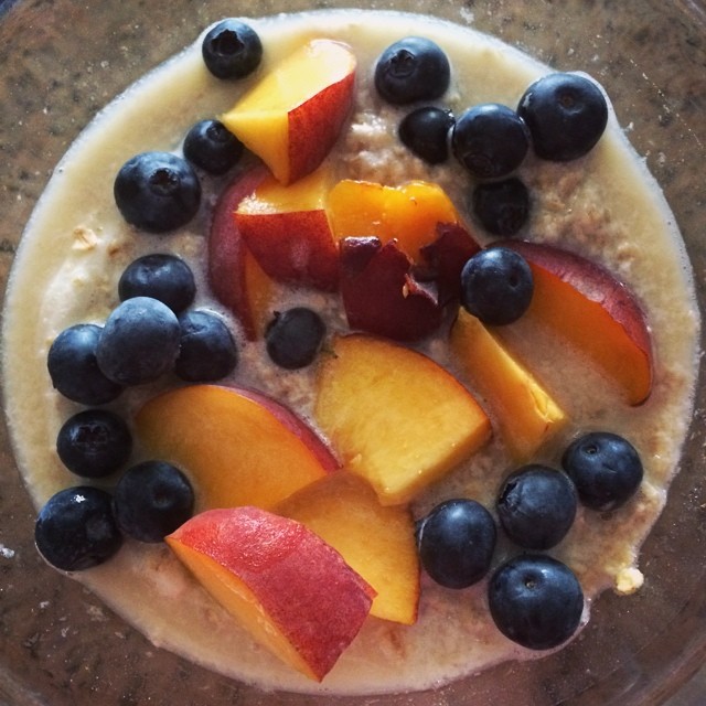 Enjoyed my white chocolate oats from @myoatmeal with half an #organic #arizona peach and some organic #blueberries. Nearly two years of egg whites + #oats and it never gets old! Down another half percent body fat since last week at my checkup yesterday. Tightening up my diet and staying on point with my water and lifting and hoping that trend continues! #iifym #bikiniprep #contestprep #laserfocus #myoatmeal #eggsandoats #eggwhitesandoats #healthybreakfast
